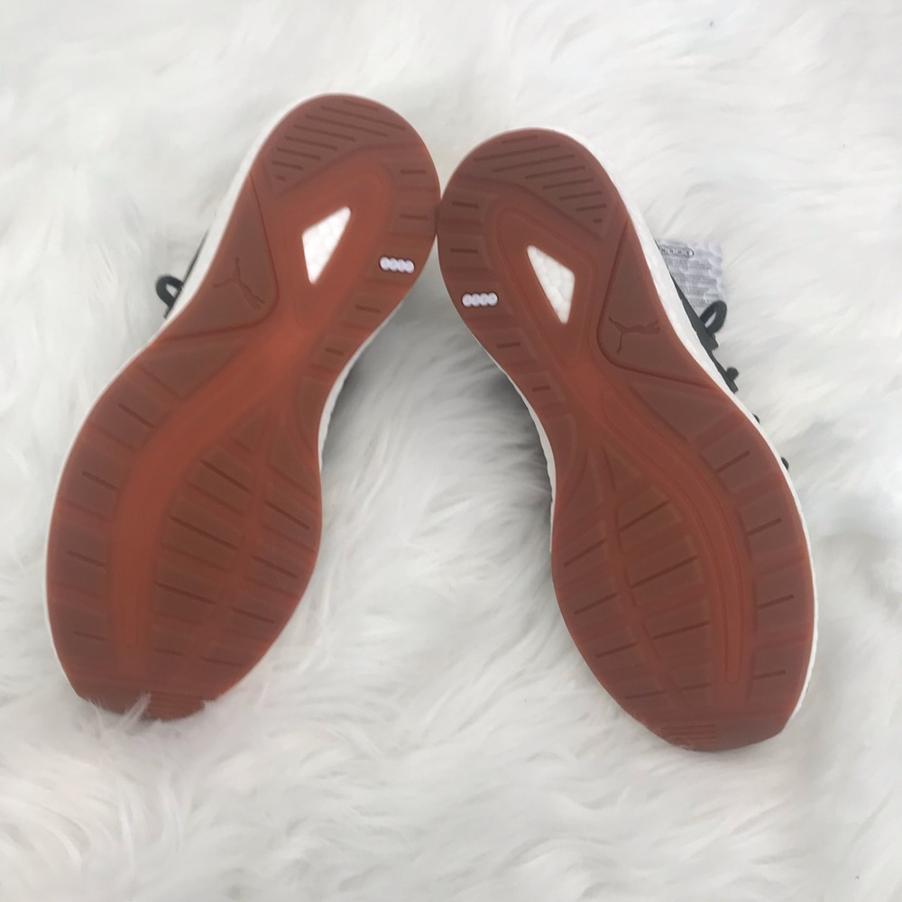 🌸 women’s Puma shoes 🌸 - Picture 4 of 5